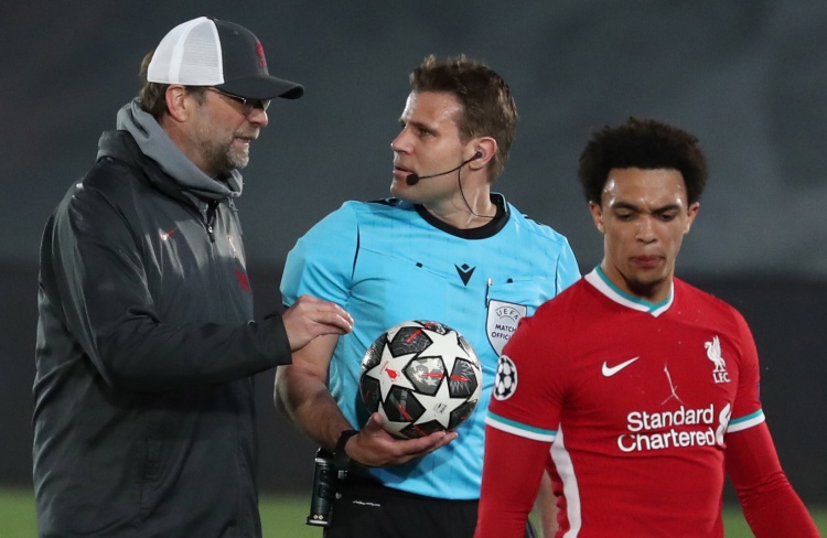 普约尔：我在家里很少谈足球，两个女儿最近才知道我曾效力巴萨